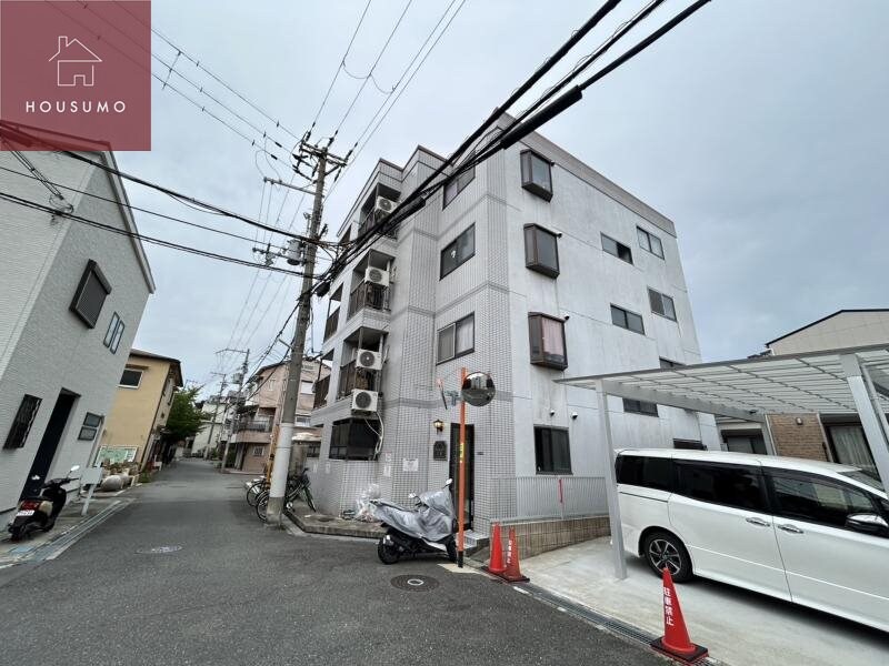 物件外観写真1　(外観は落ち着いています)