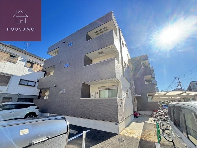 物件外観写真1　(外観もきれいです)