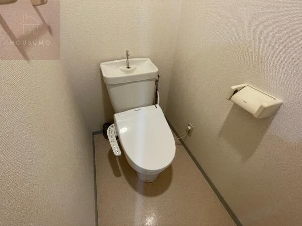 トイレ(コンパクトで使いやすいトイレです)