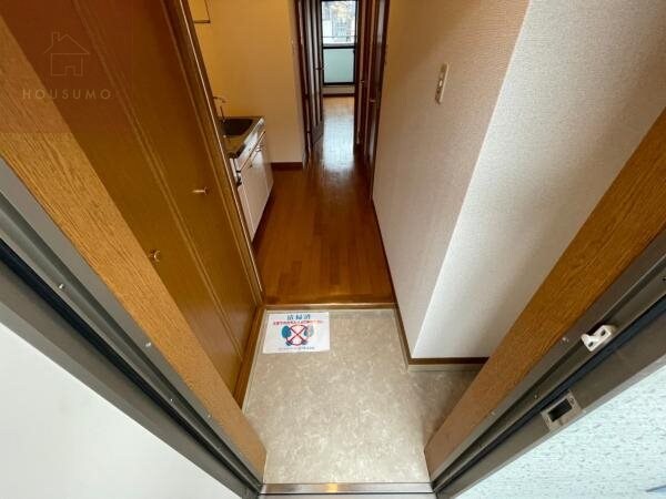 物件内観写真9　(収納もある玄関です)