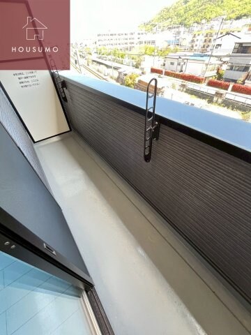 物件内観写真12　(開放的で明るい空間を演出してくれるバルコニーです)