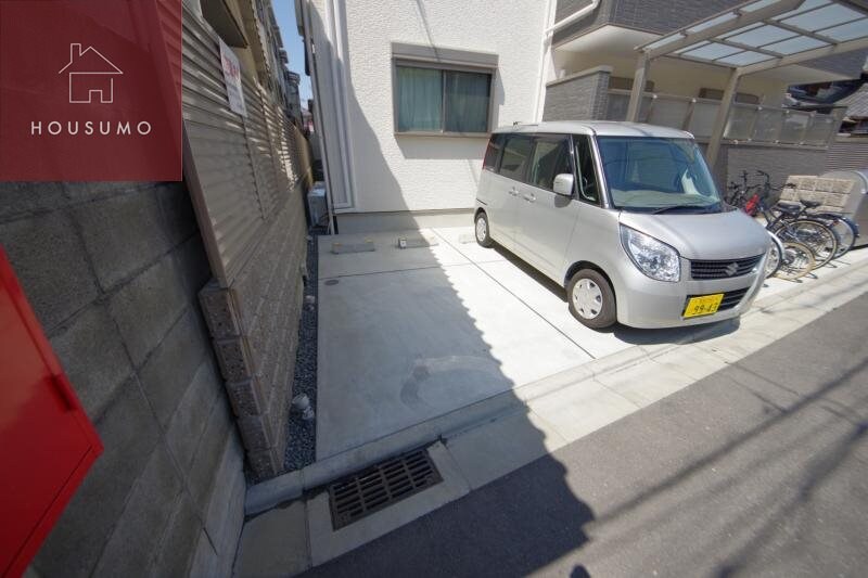 物件外観写真2　(駐車場です)