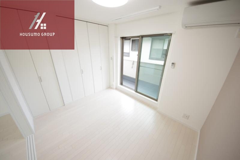 物件内観写真16　(こちらのリビングで趣味の時間をお楽しみください)