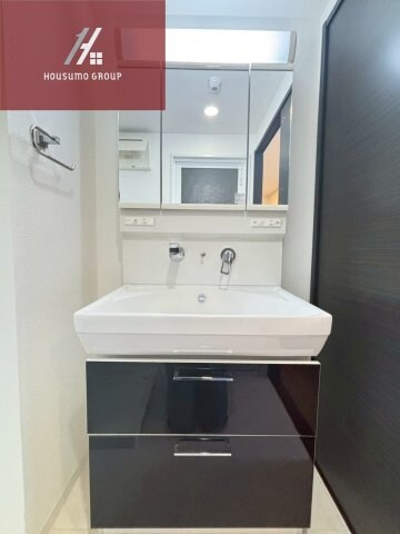 物件内観写真11　(使いやすい独立洗面台です)