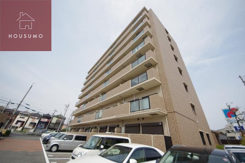 物件外観写真5　(外観は落ち着いています)