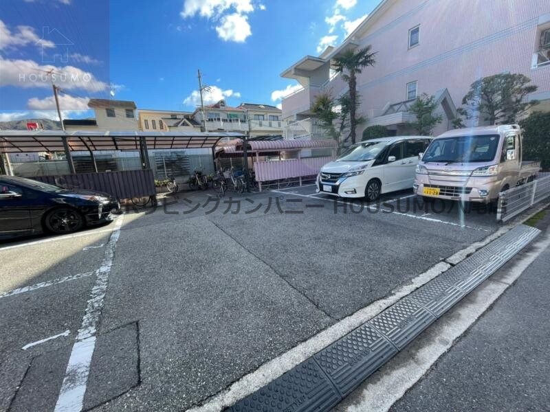 物件外観写真2　(駐車場があります)