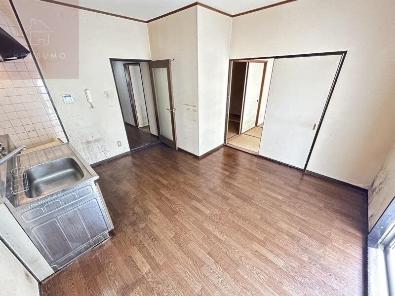 物件内観写真5　(おしゃれな居間です)