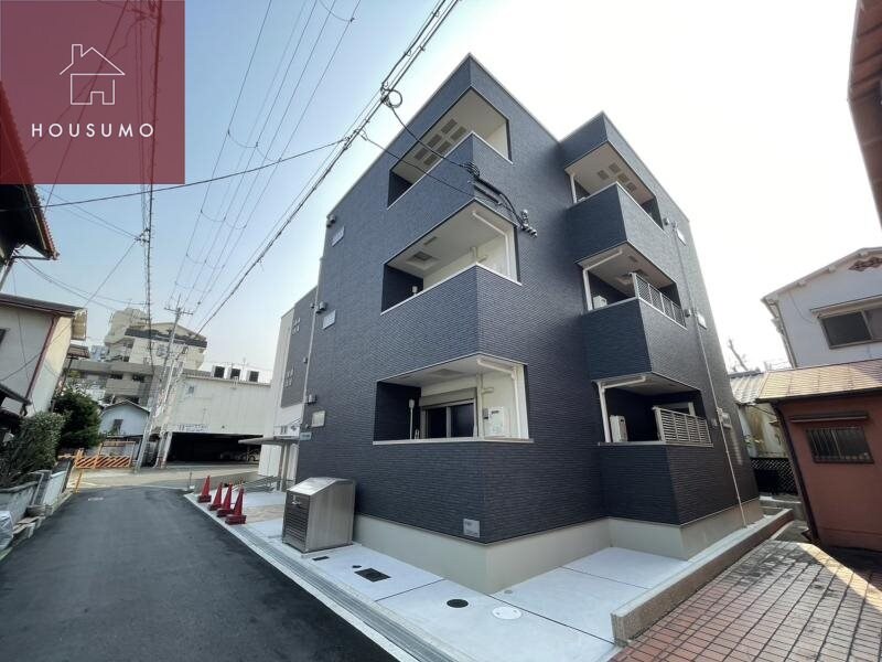 物件外観写真1　(落ち着いた雰囲気の外観です)