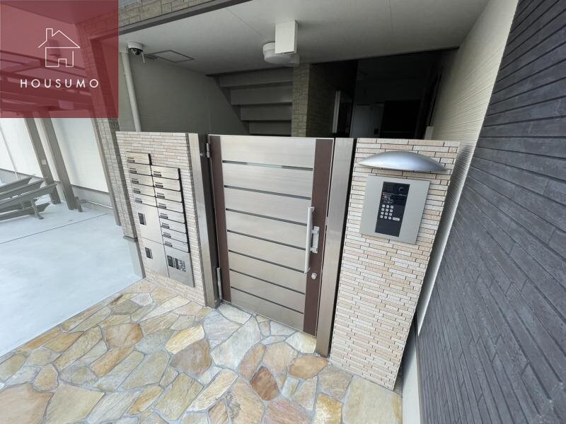 物件外観写真2　(毎日通るエントランスはこのようになっています)