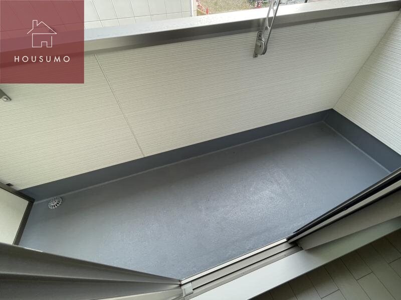 物件内観写真12　(開放的で明るい空間を演出してくれるバルコニーです)