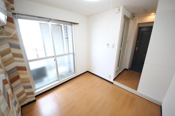 寝室(落ち着いて過ごせるお部屋なので、寝室にいかがでしょうか)