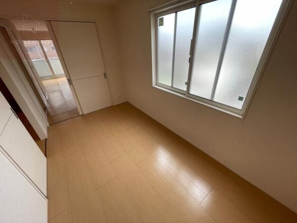 寝室(落ち着いた色調の寝室です)