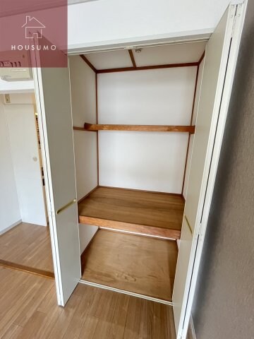 物件内観写真17　(大きなスペースがあり、収納には困りません)