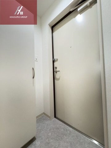 物件内観写真11　(ゆったりとした玄関です)