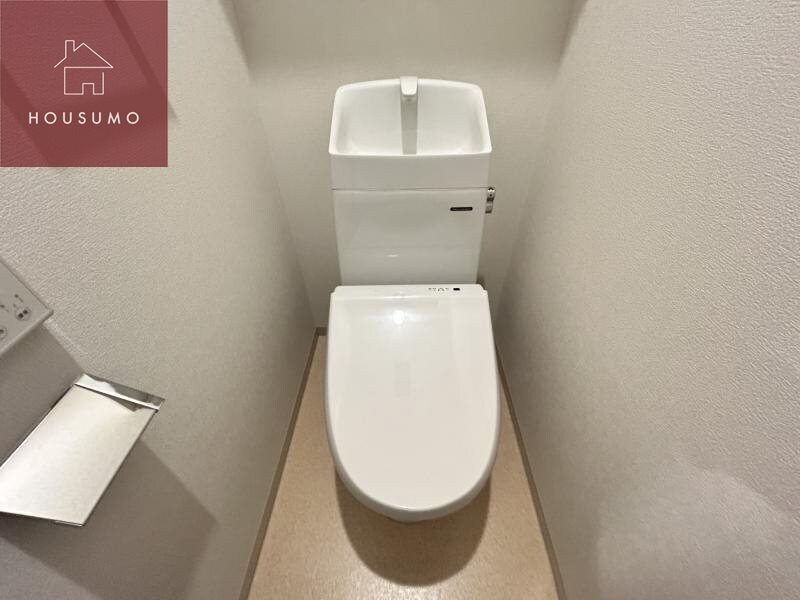 物件内観写真9　(ゆったりとした空間のトイレです)