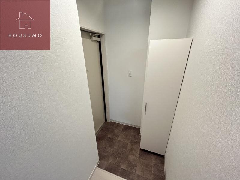 物件内観写真10　(収納もある玄関です)