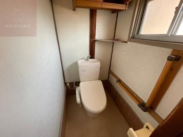 物件内観写真8　(落ち着いた色調のトイレです)