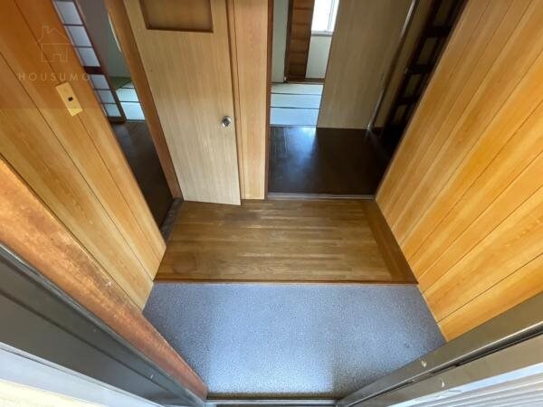 玄関(落ち着いた玄関です)