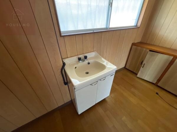 独立洗面台(独立洗面台、朝の身支度には欠かせません)