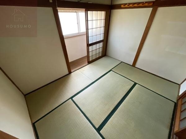 和室(和室、ちょっとしたくつろぎスペースにいかがでしょうか)