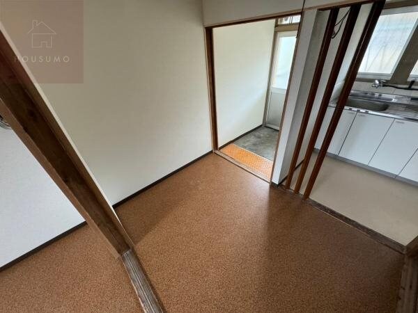 物件内観写真16　(ゆったり過ごせる居間です)