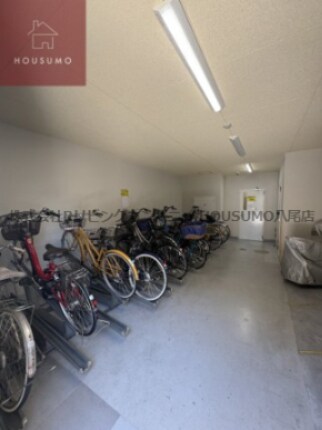 物件内観写真14　(落ち着いたエントランスです)