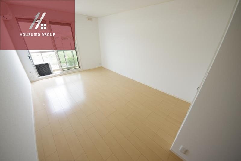 物件内観写真5　(ゆったり過ごせる居間です)