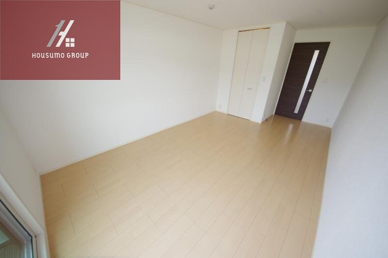 物件内観写真6　(広々とした洋室です)