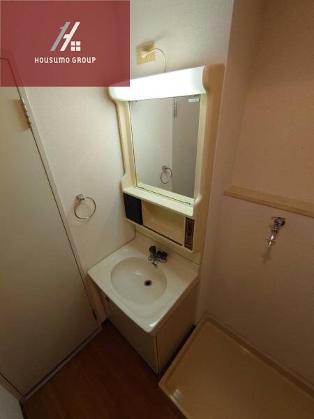 物件内観写真12　(独立洗面台あり、毎朝おしゃれに忙しい女性の方におすすめです)