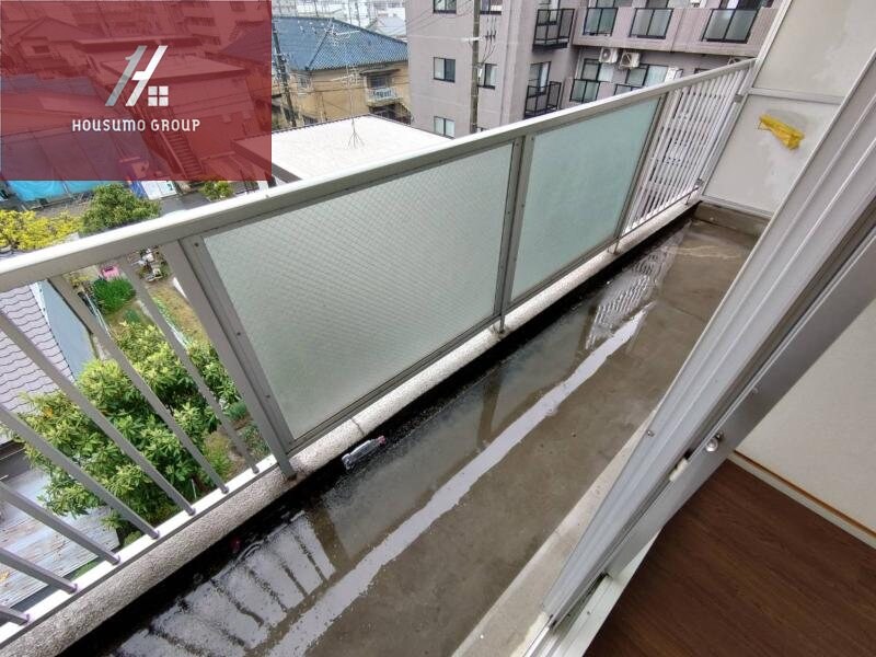 物件内観写真14　(開放的で明るい空間を演出してくれるバルコニーです)