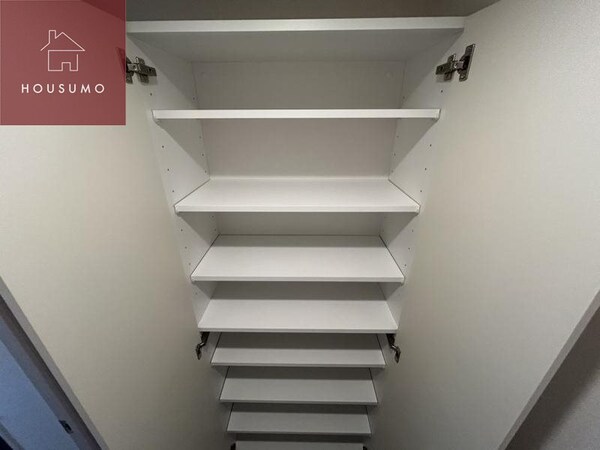 収納(小物を収納するのに便利です)