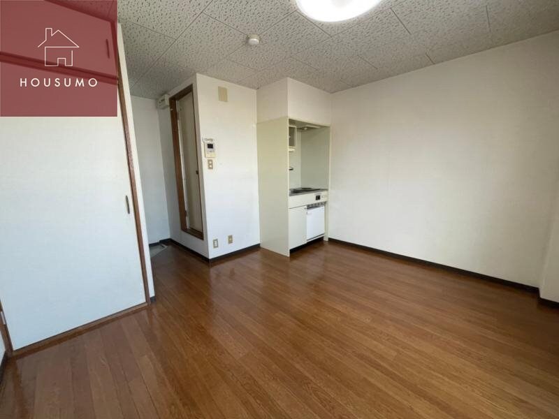 物件内観写真8　(広くて明るい寝室)