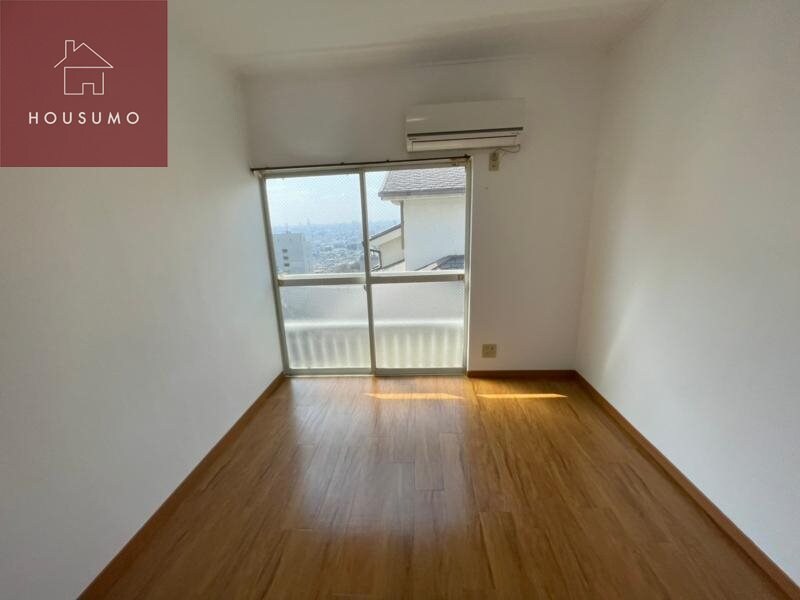 物件内観写真5　(ゆったりとした居間です)