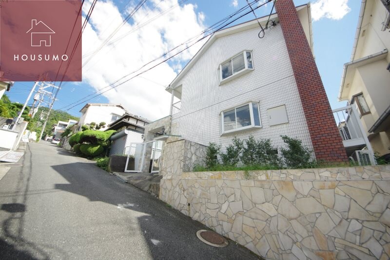 物件外観写真4　(落ち着いた雰囲気の外観です)