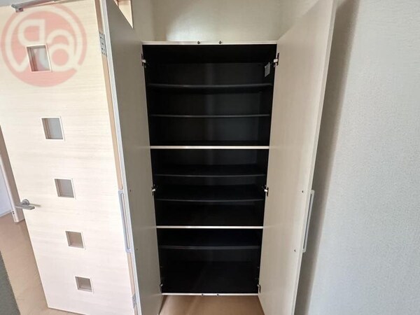 収納(小物を収納するのに便利です)