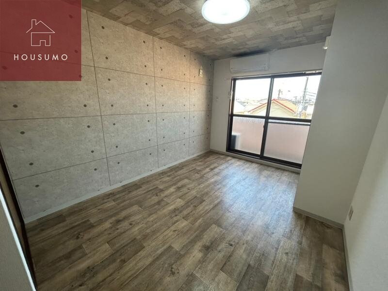 物件内観写真5　(ゆったりとしたリビングです)