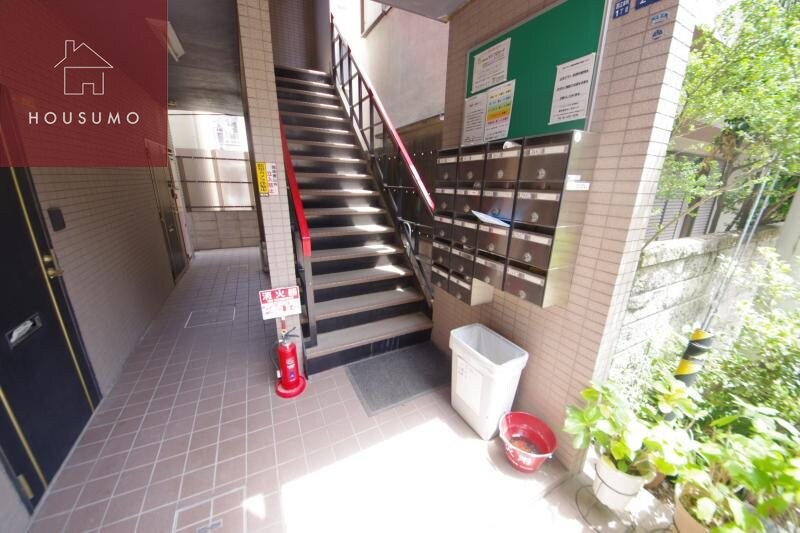 物件外観写真3　(ゆとりのあるロビーです)