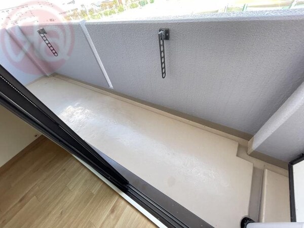 バルコニー(外からの目が気にならないバルコニーで洗濯物が干せます)