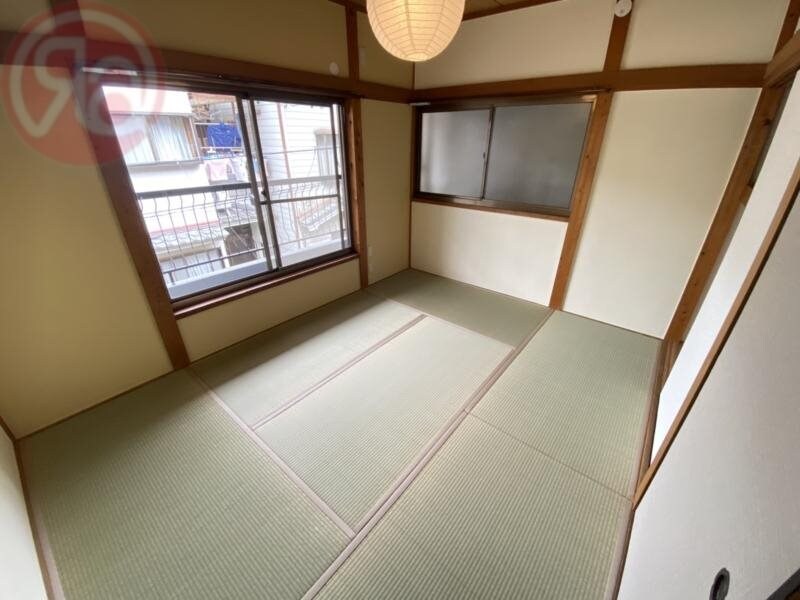 物件内観写真9　(落ち着いた色調の寝室です)