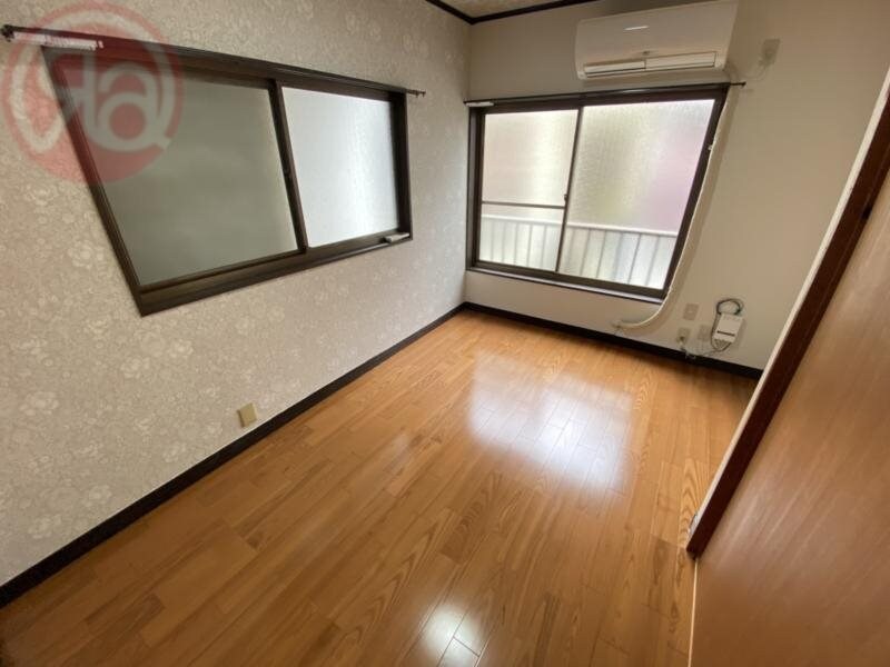 物件内観写真27　(落ち着いた色調の洋室です)