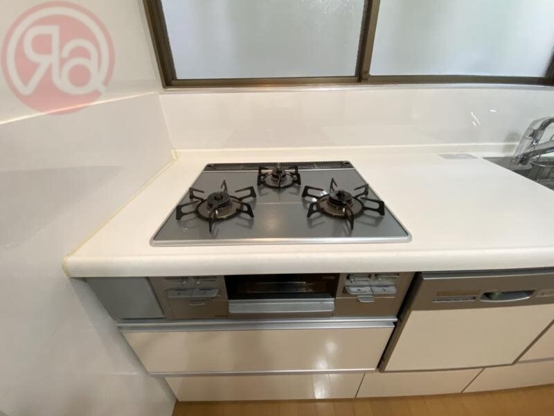 物件内観写真28　(コンパクトなキッチンで掃除もラクラク)