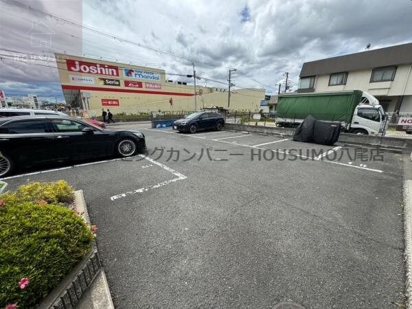 駐車場(駐車場があるので、車を買う予定の方も安心です)
