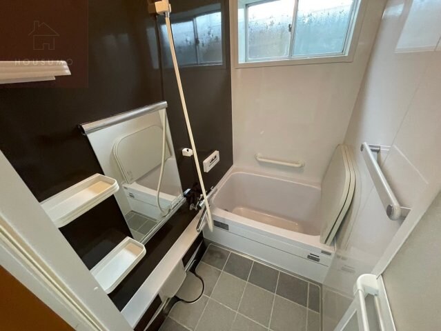 物件内観写真6　(日々の疲れを癒すお風呂付です)