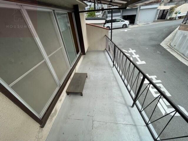 物件内観写真12　(暖かな日差しのふりそそぐバルコニー)