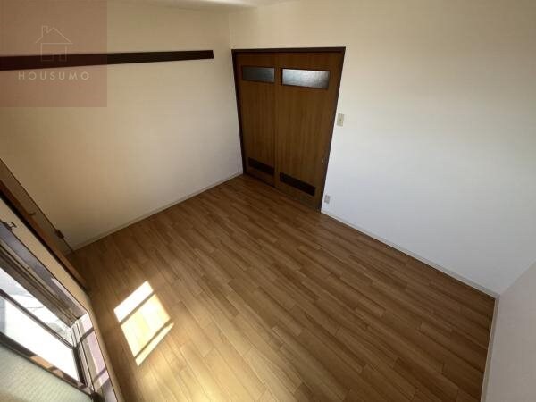 寝室(落ち着いて過ごせるお部屋なので、寝室にいかがでしょうか)