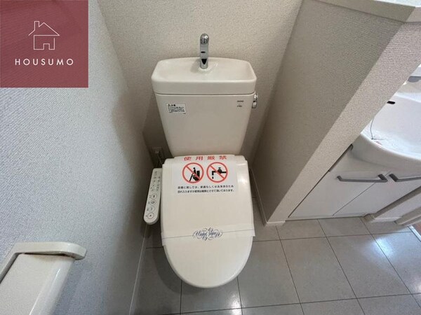 トイレ(落ち着いた色調のトイレです)