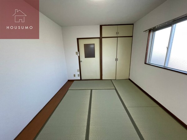 和室(和室ならではの温かな和の空間で寛ぎの時間を過ごせます)
