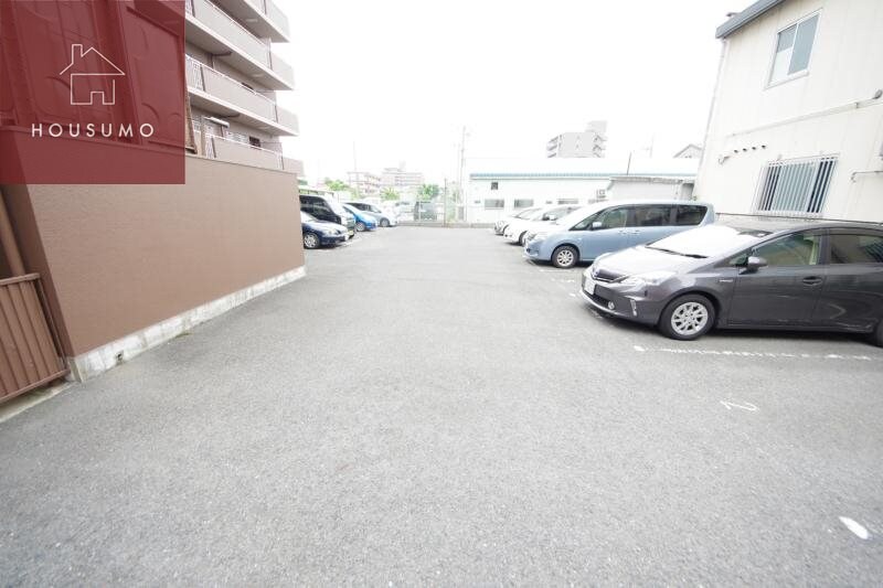 物件外観写真2　(駐車場に車を止められます)