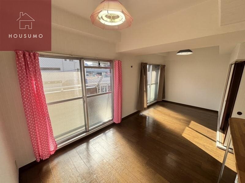 物件内観写真6　(ゆったりとした居間です)