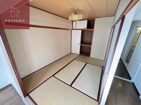 和室(来客時にも便利な和室付き)